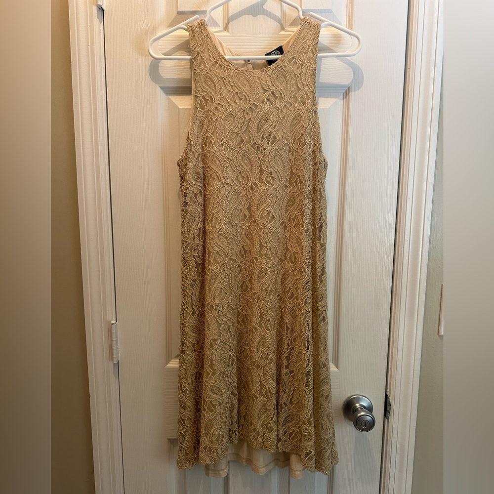 Bobeau Lace Midi Dress in Beige
